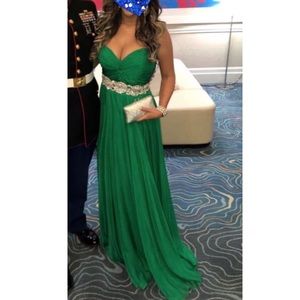 Jovani Emerald Green gown. Size 10. This dress is a SHOW STOPPER!